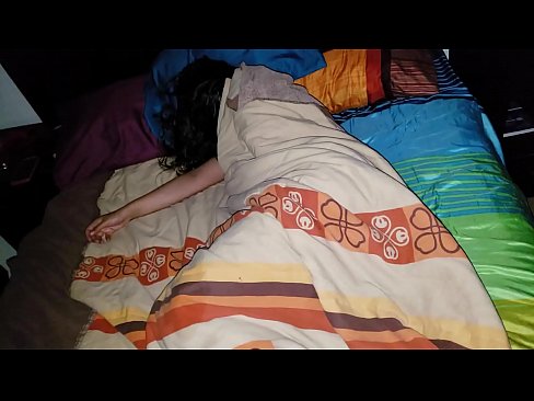 ❤️ Nevlastní syn buzeruje svou mladou nevlastní matku, zatímco ona spí. ❌ Šukání video u cs.super-vip.top ️❤